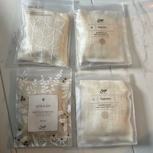 SAJE Soap-filled Wash Pad